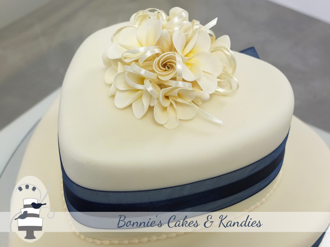 Closer look: A posy of ivory frangipani flowers made from icing topped the cake  |  Bonnie's Cakes & Kandies, Gympie Cake Decorator