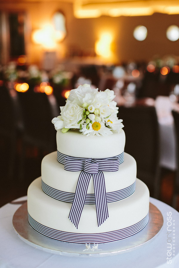 Photography: Stewart Ross Photography. Wedding cake: Bonnie's Cakes & Kandies