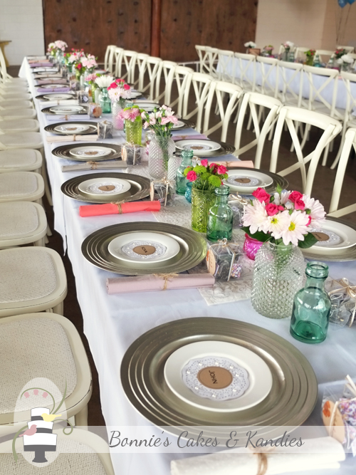 Table settings & decoration for Kenilworth Homestead wedding by First Class Functions, Noosaville | Bonnie's Cakes & Kandies, Gympie & Sunshine Coast