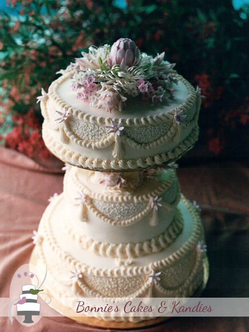 Vintage style traditional wedding cake 