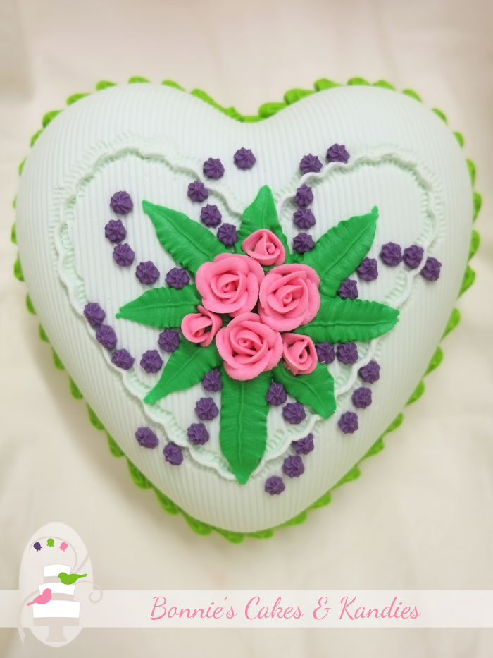 Candy Queen Heart in spearmint flavour | Bonnie's Cakes & Kandies