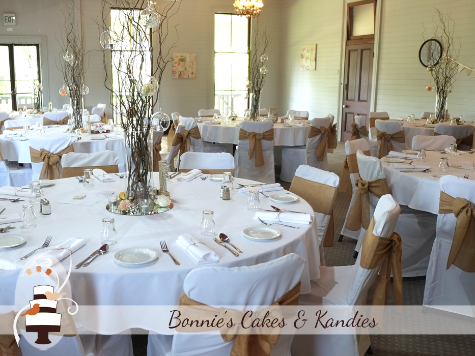 Beautifully decorated reception room at Gunabul Homestead | Bonnie's Cakes & Kandies